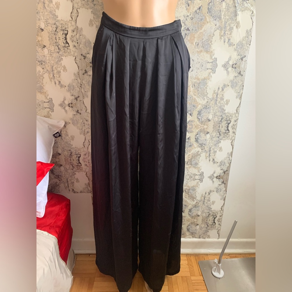 BEAUTIFUL SATIN LIKE PALLAZO PANTS !